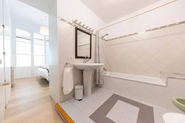 Bravissimo Plaça del Vi Authentic Historic Apartment