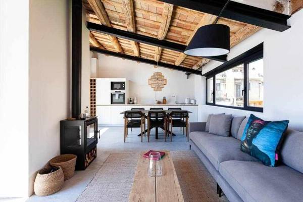 Velo Vern 3 Luxury penthouse w views of city wall