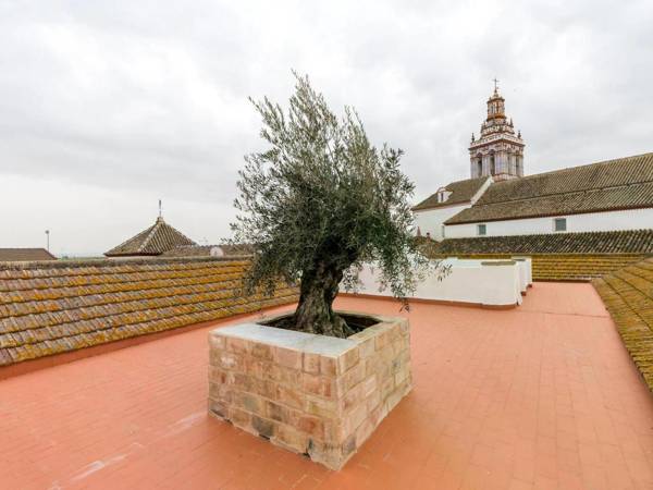 Charming Holiday Home in Fuentes de Andalucía with Pool