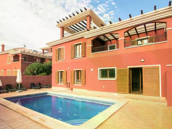 Charming Holiday Home in Benidorm with private pool