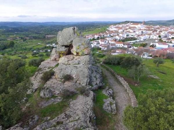 4 bedrooms house with furnished terrace and wifi at Encinasola