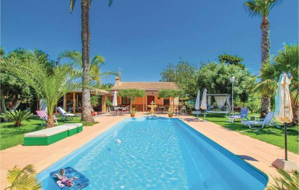 Beautiful home in La Marina Elche w/ WiFi Outdoor swimming pool and 6 Bedrooms