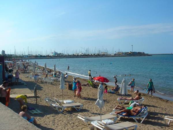 AP2116 Oasis Beach II Marineta