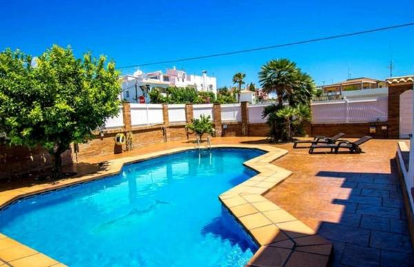 R116 Casa adosada con piscina privada en Cunit