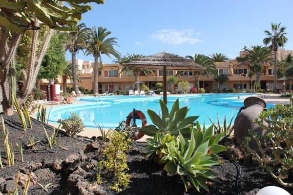 Corralejo Dunes Apartment Papaya with Pool & Wifi- Only 300m to the Beach by Holidays Home