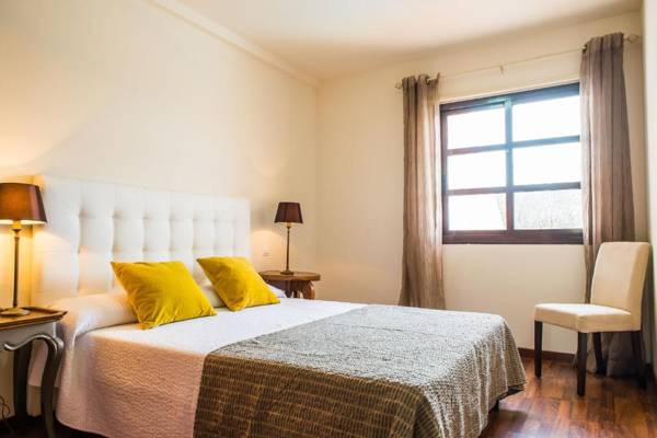 Family Villa Joy with Private Heated Pool BBQ & Free Wifi- suitable for Families by HolidaysHome