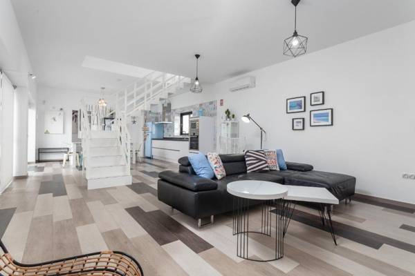 Luxury Holiday Villa AZUL - heated Pool -Wifi - Seaview - Beach