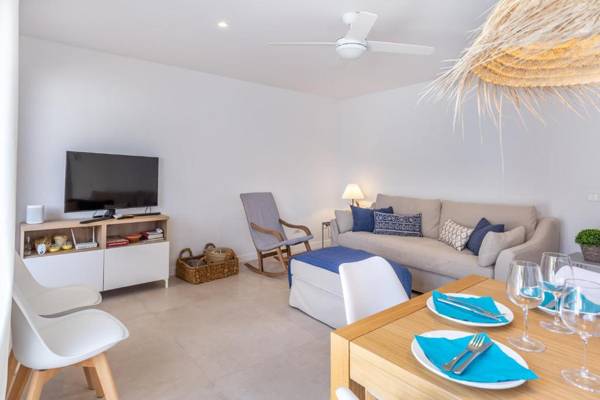 Can Miquel Beautiful family house with pool next to the beach