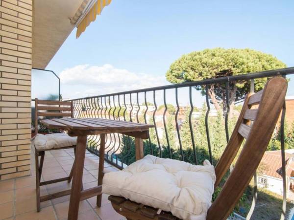 Sunny apartment 3 blocks to the beach