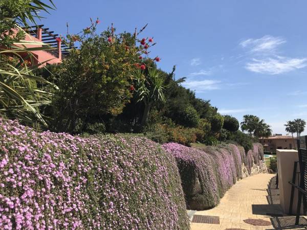 2279-Lovely 2 bedrooms with terrace with views