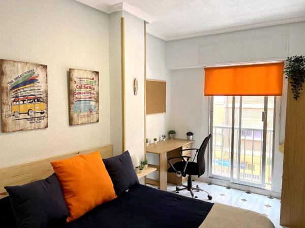Workspace - 4 bedrooms appartement with balcony and wifi at Cartagena 3 km away from the beach
