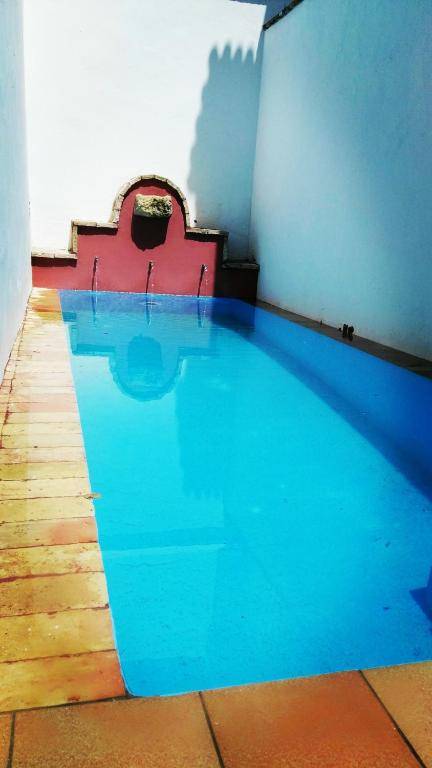 Frenteabastos Hostel Suites Cafe