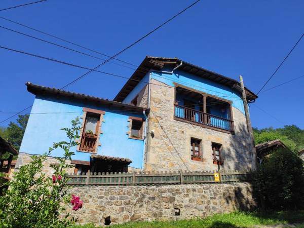 Apartamentos Rurales La Caviana