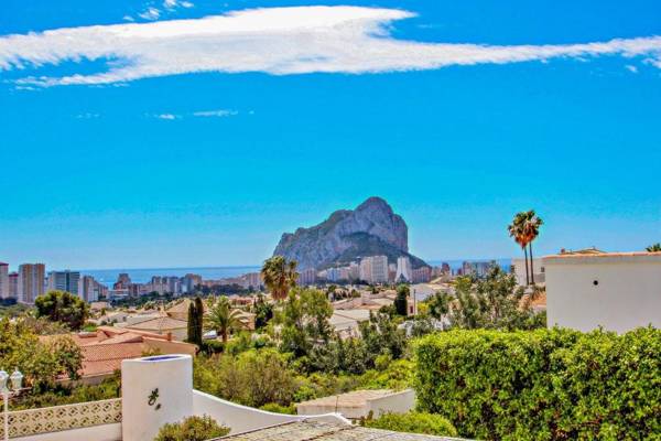 Aaron - holiday home with stunning views and private pool in Calpe