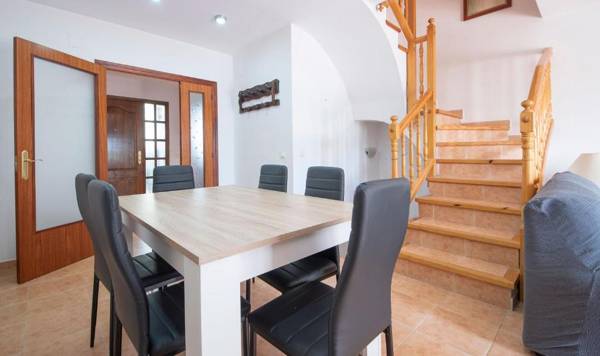 Casa adosada 50m de la playa Calafell . WIFI gratis