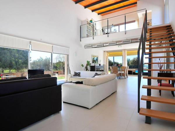 Recently built country house in a minimalist style private pool detached