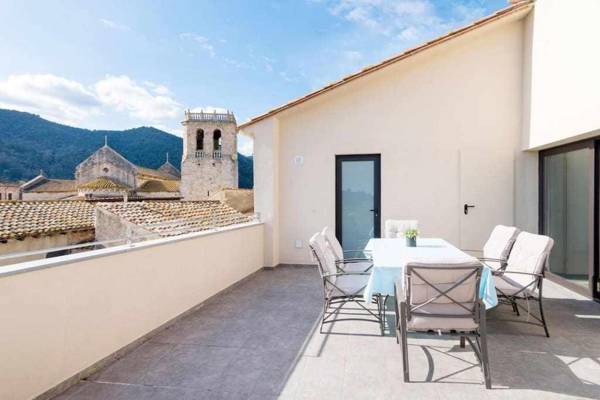 Besalú 3 modern apt w terrace y great views ac