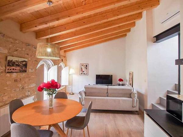 Sleep y Stay Besalu Iglesia Atico with terrace