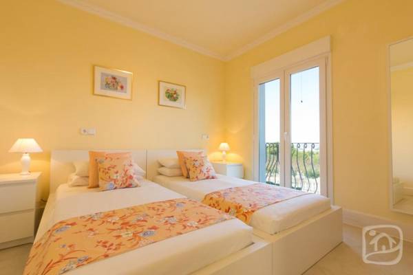 Abahana Villas La Corona