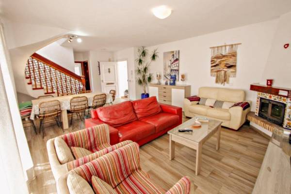 Celia - oceanfront villa in Costa Blanca