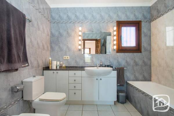 Abahana Villas Green Views