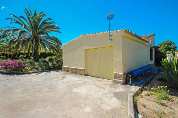 Mimosa - pretty holiday property with private pool in Moraira