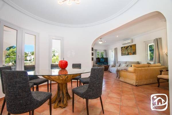 Abahana Villas Green Grass