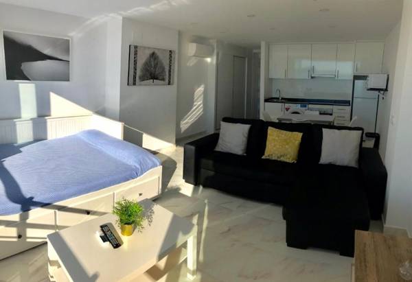 LEVANTE BEACH SEAFRONT BLUELINE STUDIO