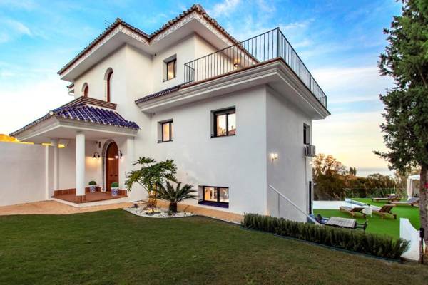 Luxury villa with sea views - heated pool - jacuzzi