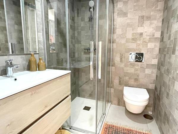 Bayview -Superb Luxurious Sea View Penthouse with private hot tub by Solrentspain