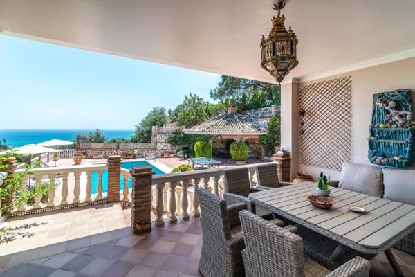 VB Villa Buganvilla 4BDR with Fantastic Sea Views