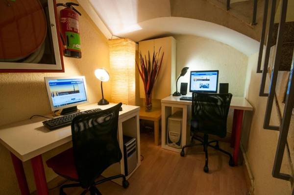 Workspace - Studio Hostel