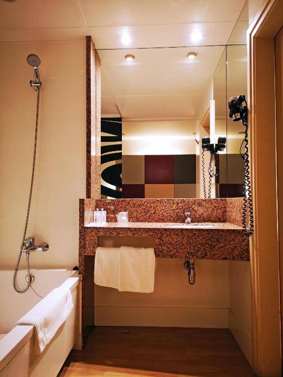 H La Paloma Adults Only