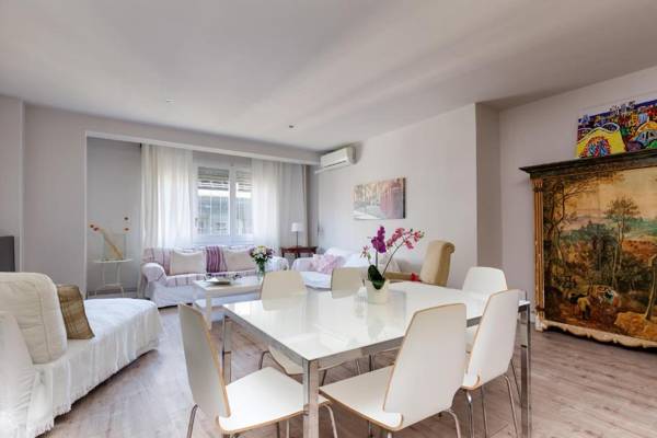 LetsGo Diagonal Avenue Apartment