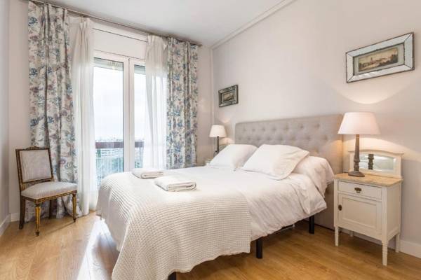 Lodging Apartments Guell Gaudi