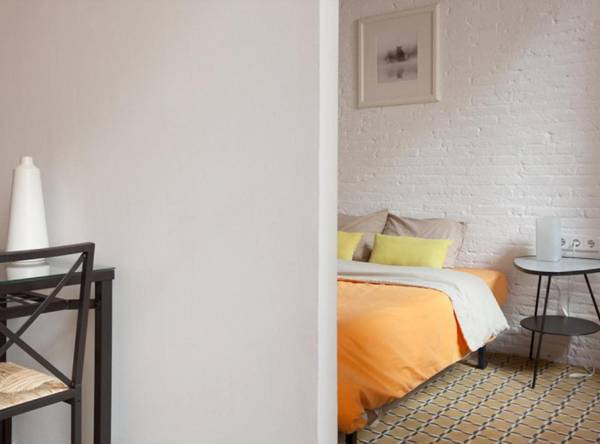 Sunny flatnear ramblaswifi incl.