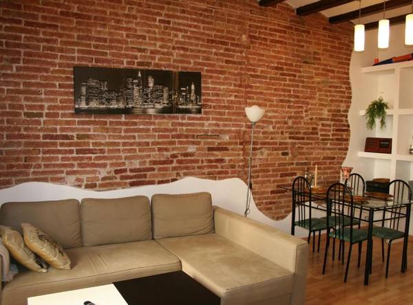 Rustic 2 bedroom apartment Poble Sec