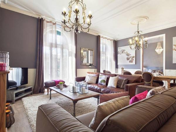 Exclusive apartment for 4 people in characteristic area of Barcelona