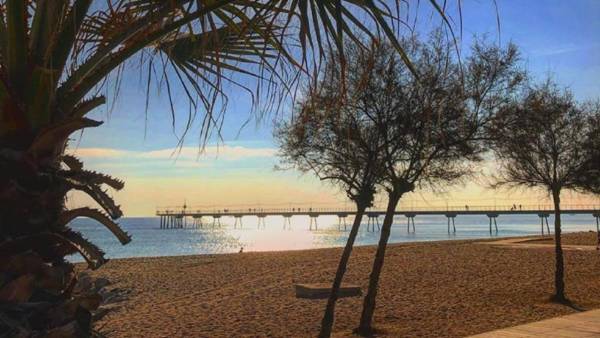 Gran casa al lado de la playa y Barcelona Centro