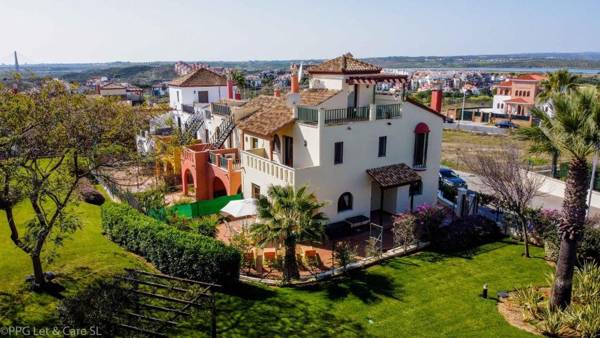 (MIL001) Townhouse with Beautiful Terrace