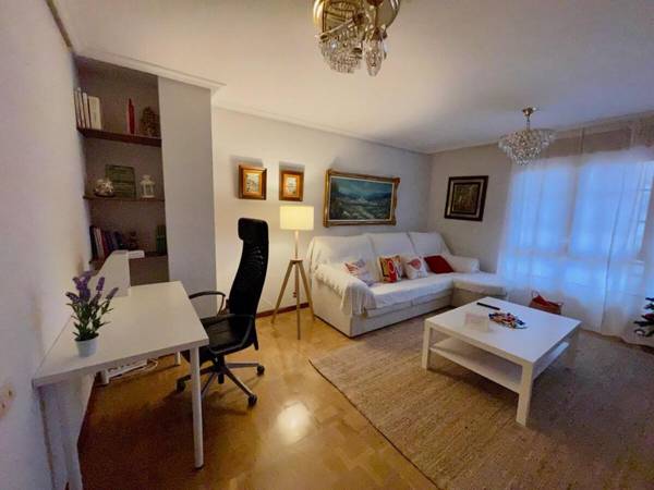 Workspace - Villa Yoli centrally located with parking space