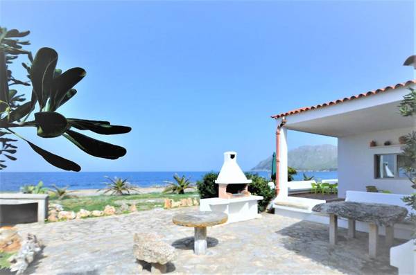 XOROI- Villa primera linea mar con vistas a Bahía Alcudia