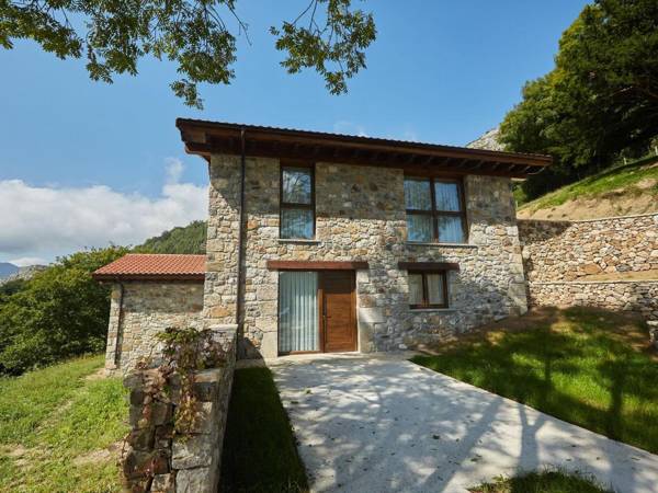 Appealing Holiday Home in Parres-Asturias with Garden