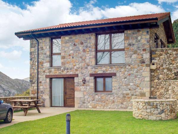 Luxurious Mansion in Cangas de Onís with Meadow View