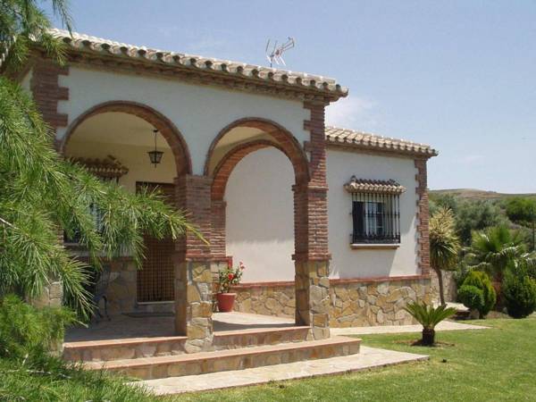 Cozy Villa in Villanueva de la Concepcion with Swimming Pool