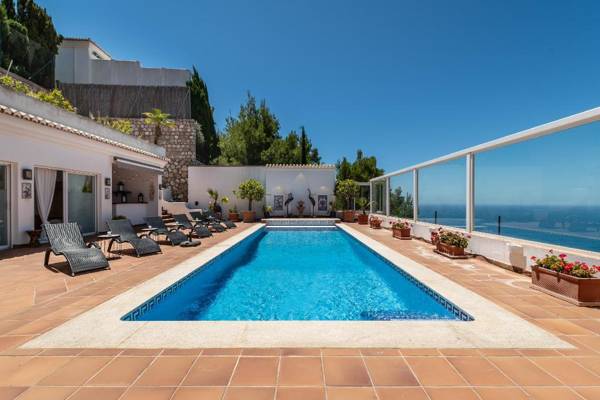 CERRO GORDO luxury 4 bedroom" vila" with spectacular views of coast and mountain with private pool