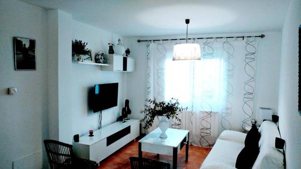3 bedrooms house with city view enclosed garden and wifi at Almagro