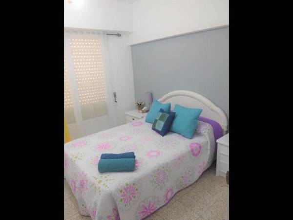 Deluxe 3 bedroom Apartment Balcony 15 minutes walk to city and beach sys2