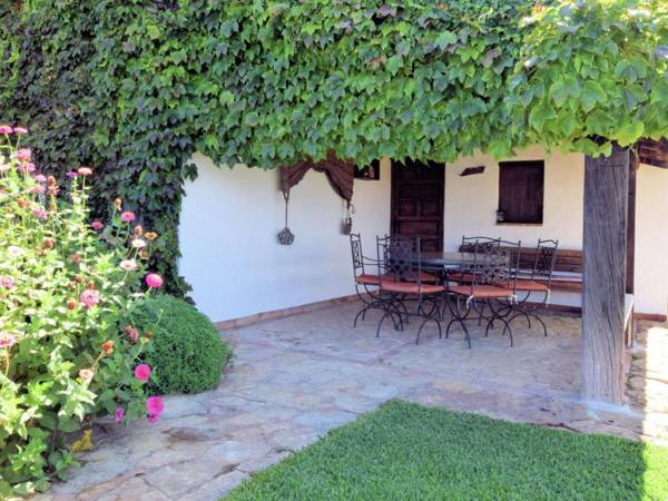 Lavish Cottage in Fuentes de Cesna with Pool