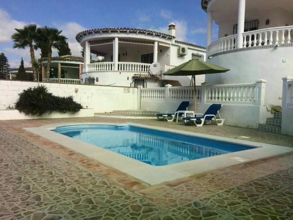Nice holiday home with private swimming pool 25 minutes from Torre del Mar